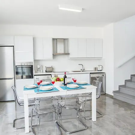 Olive Bronze, Luxurious 2bdr With Pool, Close To Strip And Villa Protaras