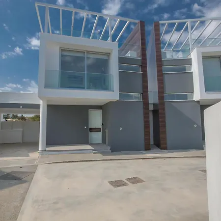 Olive Bronze, Luxurious 2bdr With Pool, Close To Strip And Villa Protaras
